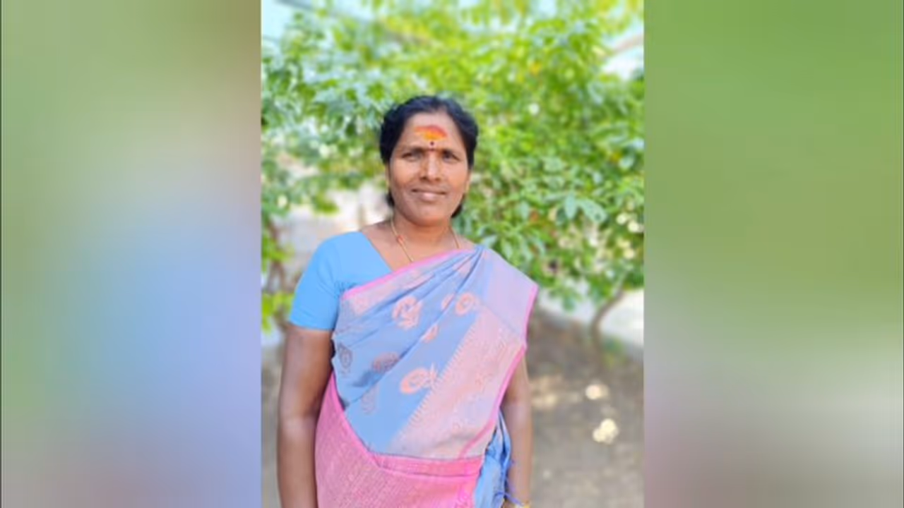 வாக்கு எண்ணும் மையத்தில் திடீரென மயங்கி விழுந்த கிராம உதவியாளருக்கு நிகழ்ந்த சோகம்; அரியலூரில் பரபரப்பு வாக்கு எண்ணும் மையத்தில் திடீரென மயங்கி விழுந்த கிராம உதவியாளருக்கு நிகழ்ந்த சோகம்; அரியலூரில் பரபரப்பு