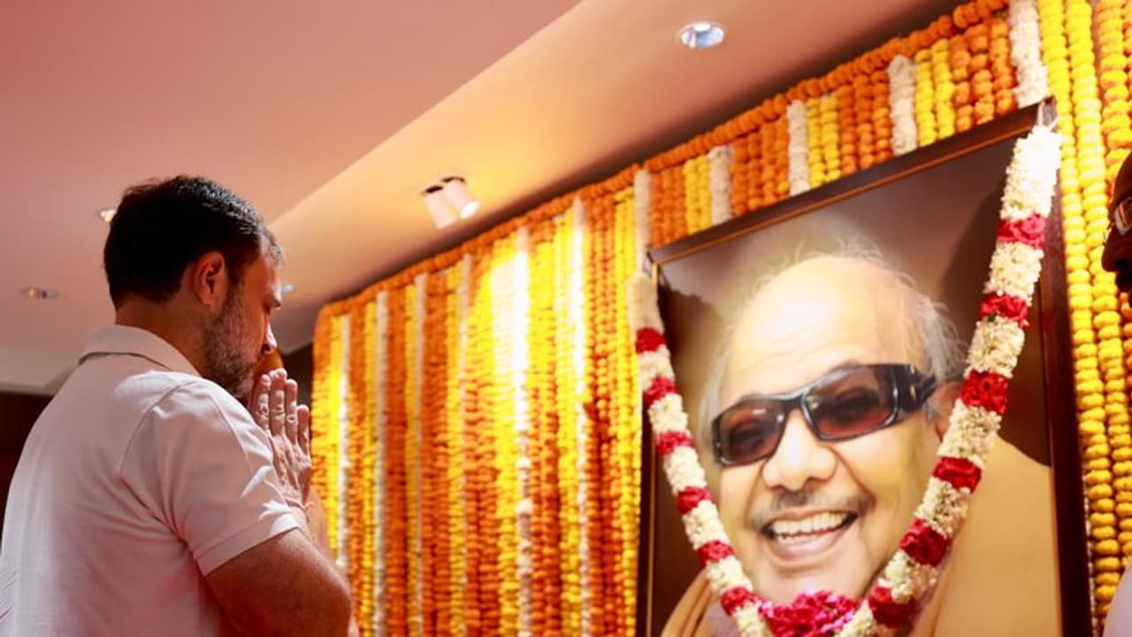 “தமிழ் கலாச்சாரம், மொழியை பாதுகாத்த மாபெரும் தலைவர்” கருணாநிதிக்கு ராகுல்காந்தி புகழாரம்.. “தமிழ் கலாச்சாரம், மொழியை பாதுகாத்த மாபெரும் தலைவர்” கருணாநிதிக்கு ராகுல்காந்தி புகழாரம்..