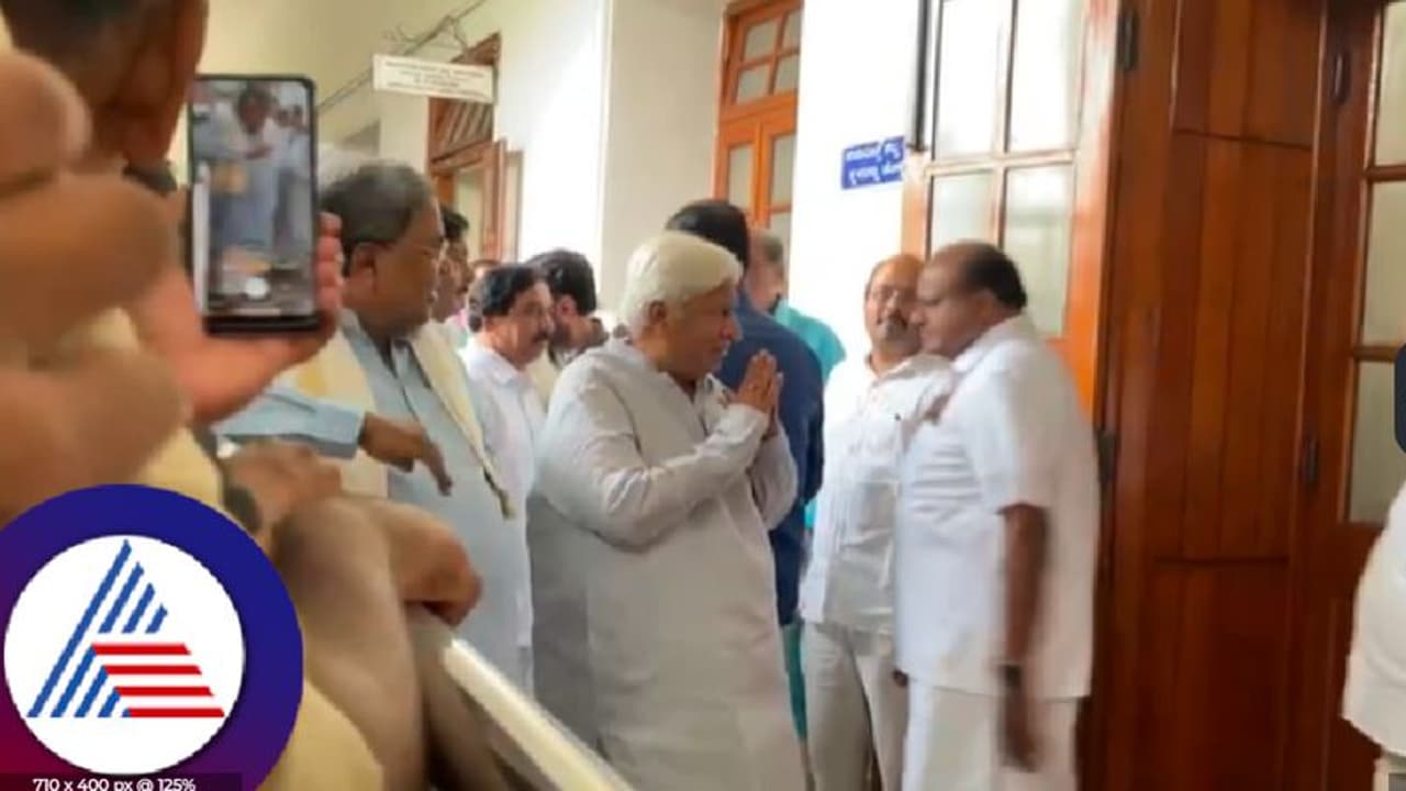 ಸಿಎಂ ಸಿದ್ದರಾಮಯ್ಯ ಎಚ್ಡಿಕೆ ಮುಖಾಮುಖಿ: ನೋಡದೇ ಮುಂದೆ ಸಾಗಿದ ಕುಮಾರಸ್ವಾಮಿ! ಸಿಎಂ ಸಿದ್ದರಾಮಯ್ಯ ಎಚ್ಡಿಕೆ ಮುಖಾಮುಖಿ: ನೋಡದೇ ಮುಂದೆ ಸಾಗಿದ ಕುಮಾರಸ್ವಾಮಿ!