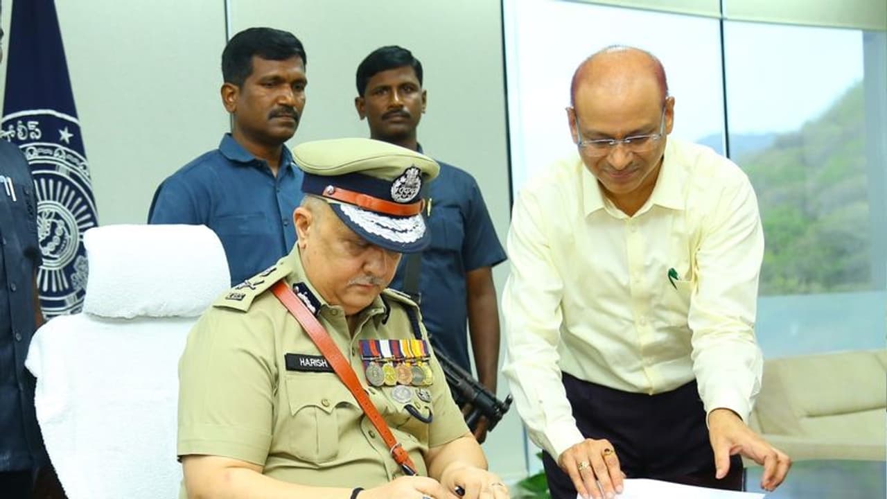 ఆ పోస్టులు పెడితే అడ్మిన్లకు చుక్కలే.. స్టేటస్ పెట్టుకున్నా వదలం ఏపీ డీజీపీ స్ట్రాంగ్ వార్నింగ్ ఆ పోస్టులు పెడితే అడ్మిన్లకు చుక్కలే.. స్టేటస్ పెట్టుకున్నా వదలం ఏపీ డీజీపీ స్ట్రాంగ్ వార్నింగ్