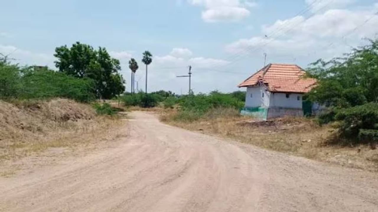 അവിടെ അയാൾ ഒറ്റക്കായിരുന്നു, ഒടുവിൽ മരണം തേടിയെത്തി; കന്ദസാമിക്ക് ശേഷം മീനാക്ഷിപുരത്ത് ഇനി മനുഷ്യരില്ല അവിടെ അയാൾ ഒറ്റക്കായിരുന്നു, ഒടുവിൽ മരണം തേടിയെത്തി; കന്ദസാമിക്ക് ശേഷം മീനാക്ഷിപുരത്ത് ഇനി മനുഷ്യരില്ല