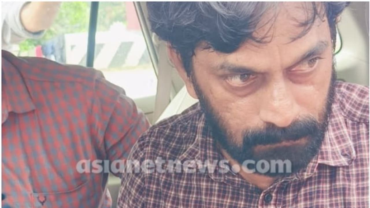 50,000 രൂപ ചോദിച്ചു, 40,000 വാങ്ങി, പക്ഷേ പിടിവീണു; കൈക്കൂലിക്കേസിൽ താലൂക്ക് സർവേയർ പാലക്കാട് പിടിയിൽ 50,000 രൂപ ചോദിച്ചു, 40,000 വാങ്ങി, പക്ഷേ പിടിവീണു; കൈക്കൂലിക്കേസിൽ താലൂക്ക് സർവേയർ പാലക്കാട് പിടിയിൽ