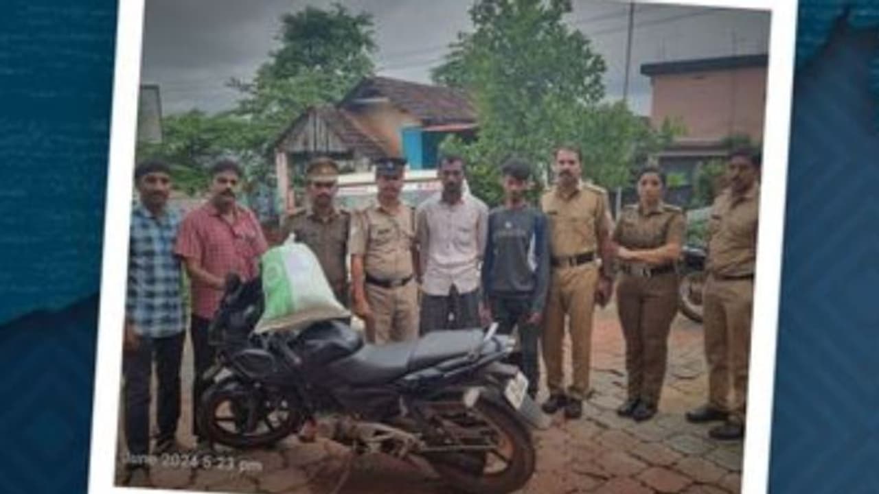 കുറ്റിപ്പുറത്ത് ബൈക്കിൽ ഒരു ചാക്കുകെട്ടുമായി രണ്ട് യുവാക്കളെത്തി, പിടികൂടി പരിശോധിച്ചപ്പോൾ 7 കിലോ കഞ്ചാവ്!