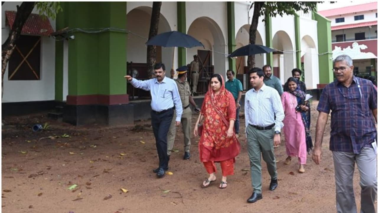 വോട്ടെണ്ണല്: കൊല്ലത്ത് ഗതാഗത നിരോധനം, രാവിലെ അഞ്ച് മണി മുതല് ആല്ത്തറമൂട് ലക്ഷ്മിനട റോഡില് വോട്ടെണ്ണല്: കൊല്ലത്ത് ഗതാഗത നിരോധനം, രാവിലെ അഞ്ച് മണി മുതല് ആല്ത്തറമൂട് ലക്ഷ്മിനട റോഡില്