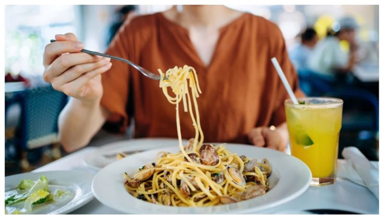 'ചുമ്മാ തമാശയ്ക്ക്...'; മുത്തശ്ശിയുടെ ചിതാഭസ്മം പാസ്ത സോസിൽ കലർത്തി കുടുംബാംഗങ്ങൾക്ക് നൽകി യുവതി 'ചുമ്മാ തമാശയ്ക്ക്...'; മുത്തശ്ശിയുടെ ചിതാഭസ്മം പാസ്ത സോസിൽ കലർത്തി കുടുംബാംഗങ്ങൾക്ക് നൽകി യുവതി