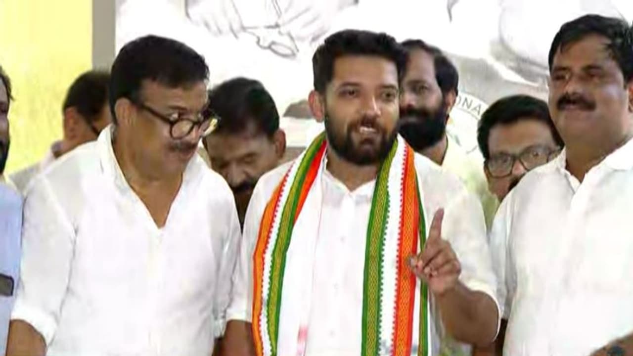 'കാഫിർ പ്രയോഗക്കാരെ കടലിൽ തള്ളി, പിണറായി വിജയൻ സർക്കാരിനെതിരായ വിധി എഴുത്ത്': ഷാഫി പറമ്പിൽ 'കാഫിർ പ്രയോഗക്കാരെ കടലിൽ തള്ളി, പിണറായി വിജയൻ സർക്കാരിനെതിരായ വിധി എഴുത്ത്': ഷാഫി പറമ്പിൽ