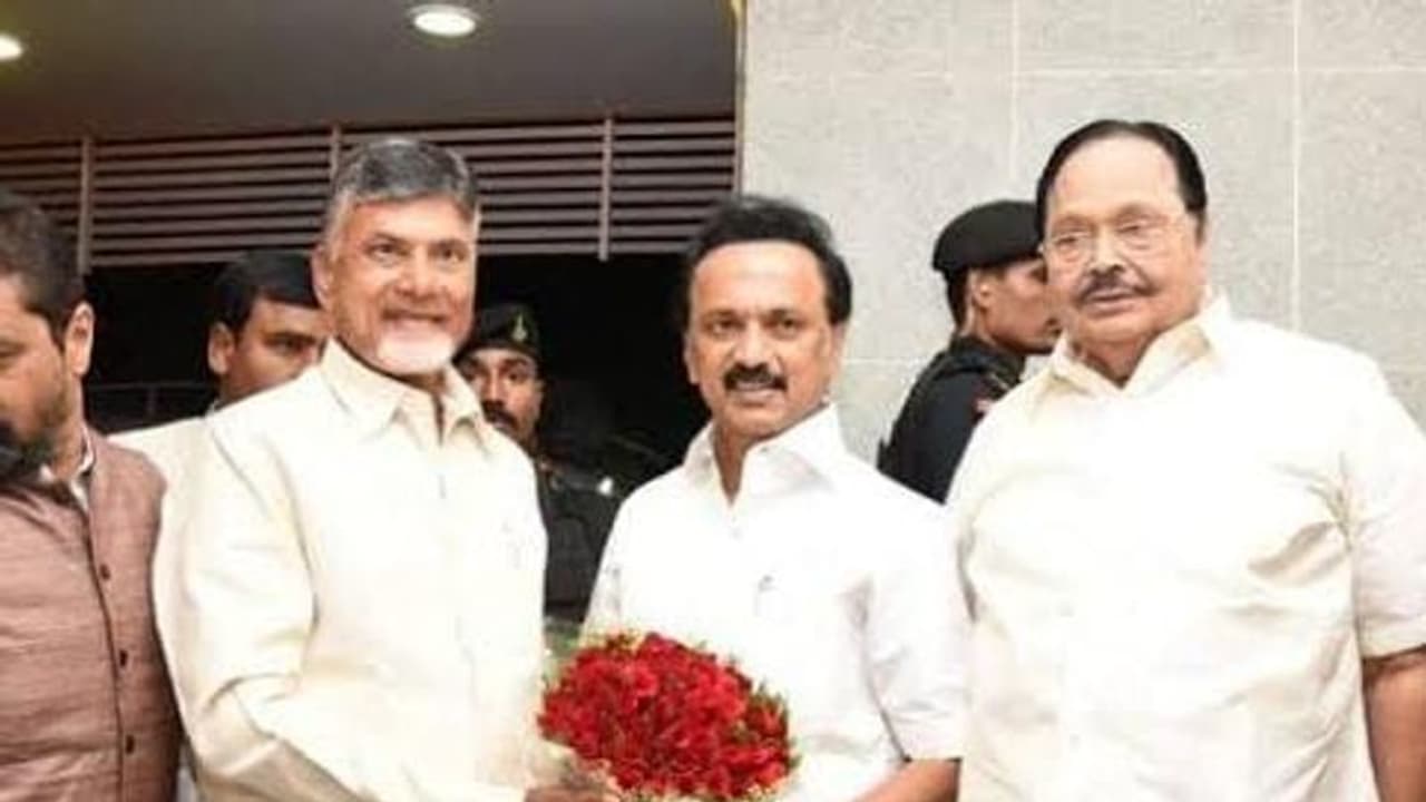 ஆந்திர சட்டப்பேரவையில் ஜெகன் மோகனை வீழ்த்திய சந்திரபாபு நாயுடு.. வாழ்த்து தெரிவித்த முதலமைச்சர் ஸ்டாலின் ஆந்திர சட்டப்பேரவையில் ஜெகன் மோகனை வீழ்த்திய சந்திரபாபு நாயுடு.. வாழ்த்து தெரிவித்த முதலமைச்சர் ஸ்டாலின்