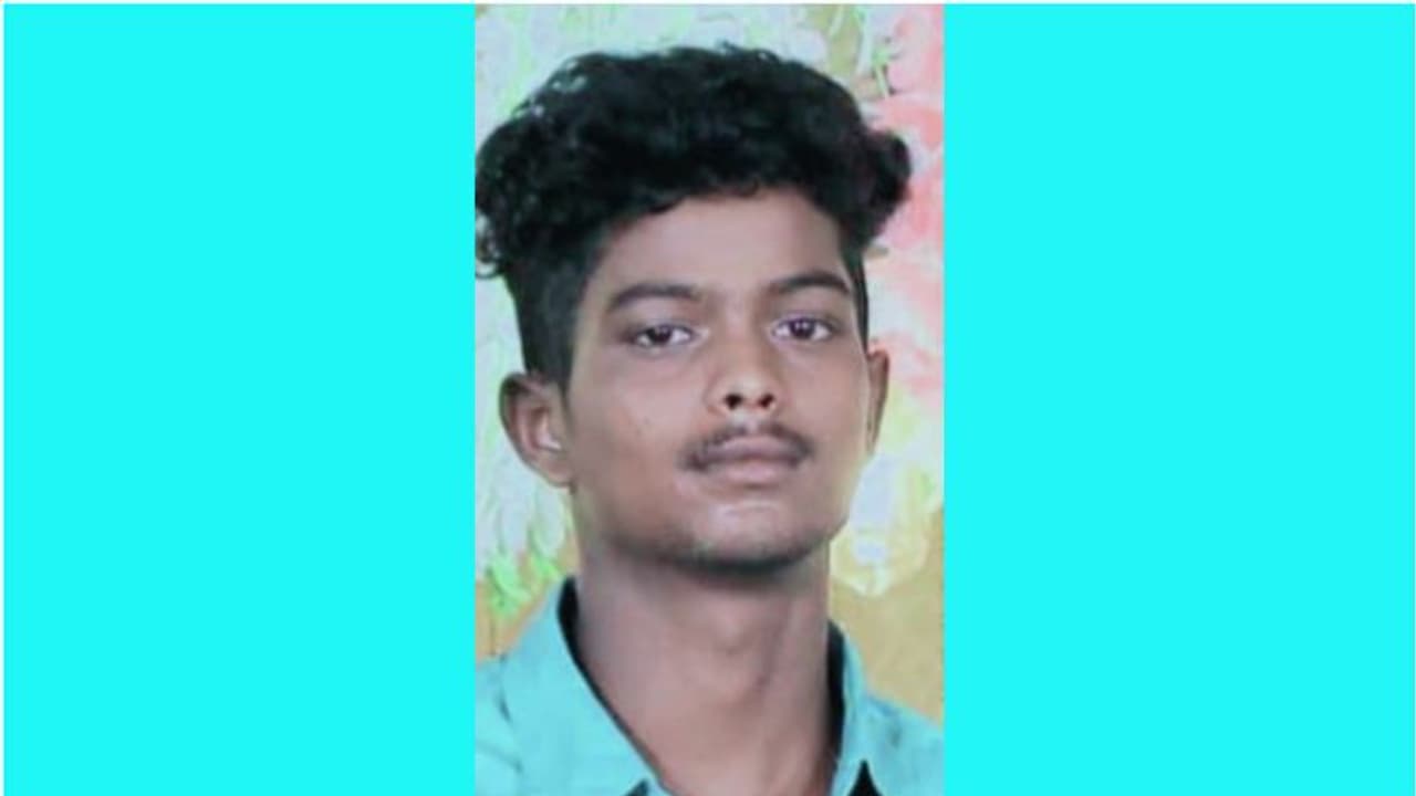 സുഹൃത്തുക്കൾക്കൊപ്പം കുളിക്കാനിറങ്ങിയ യുവാവ് ക്ഷേത്രക്കുളത്തിൽ മുങ്ങി മരിച്ചു സുഹൃത്തുക്കൾക്കൊപ്പം കുളിക്കാനിറങ്ങിയ യുവാവ് ക്ഷേത്രക്കുളത്തിൽ മുങ്ങി മരിച്ചു