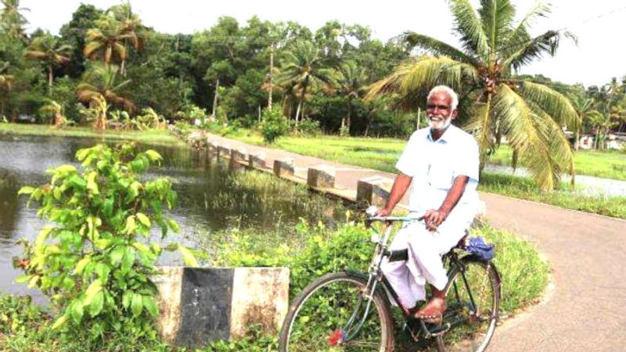 ഈ ഹെർക്കുലീസിന് 50 വയസ്, 66ാം വയസിലും സൈക്കിൾ ഉപേക്ഷിക്കാതെ ഹരിദാസ്, ദിവസവും താണ്ടുന്നത് 15 കിലോമീറ്റർ ഈ ഹെർക്കുലീസിന് 50 വയസ്, 66ാം വയസിലും സൈക്കിൾ ഉപേക്ഷിക്കാതെ ഹരിദാസ്, ദിവസവും താണ്ടുന്നത് 15 കിലോമീറ്റർ