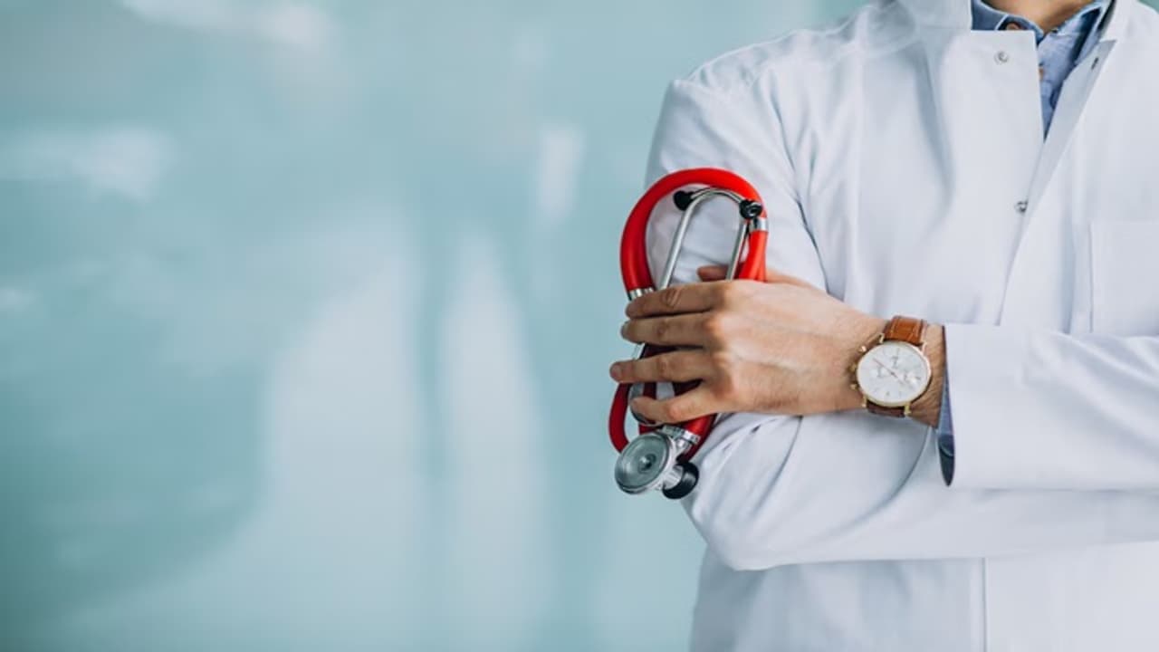 Doctor Baffled by Family Member's Illness, Maid Diagnoses It in Seconds; Internet shocked 