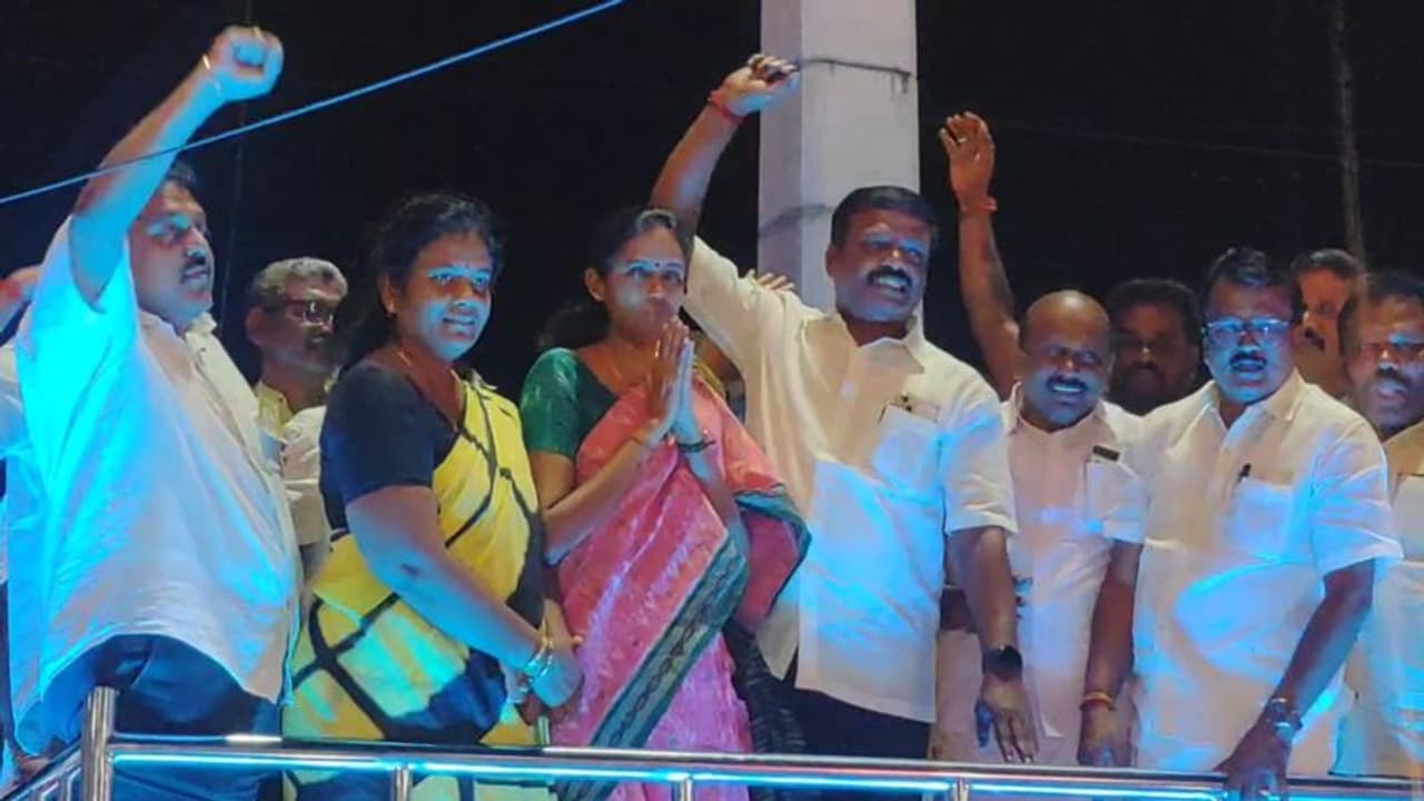 Karur Constituency: என் மீதான பொய் பிரசாரங்களை மீறி கரூர் மக்கள் என்னை அங்கீகரித்துள்ளனர் ஜோதிமணி உற்சாகம் Karur Constituency: என் மீதான பொய் பிரசாரங்களை மீறி கரூர் மக்கள் என்னை அங்கீகரித்துள்ளனர் ஜோதிமணி உற்சாகம்