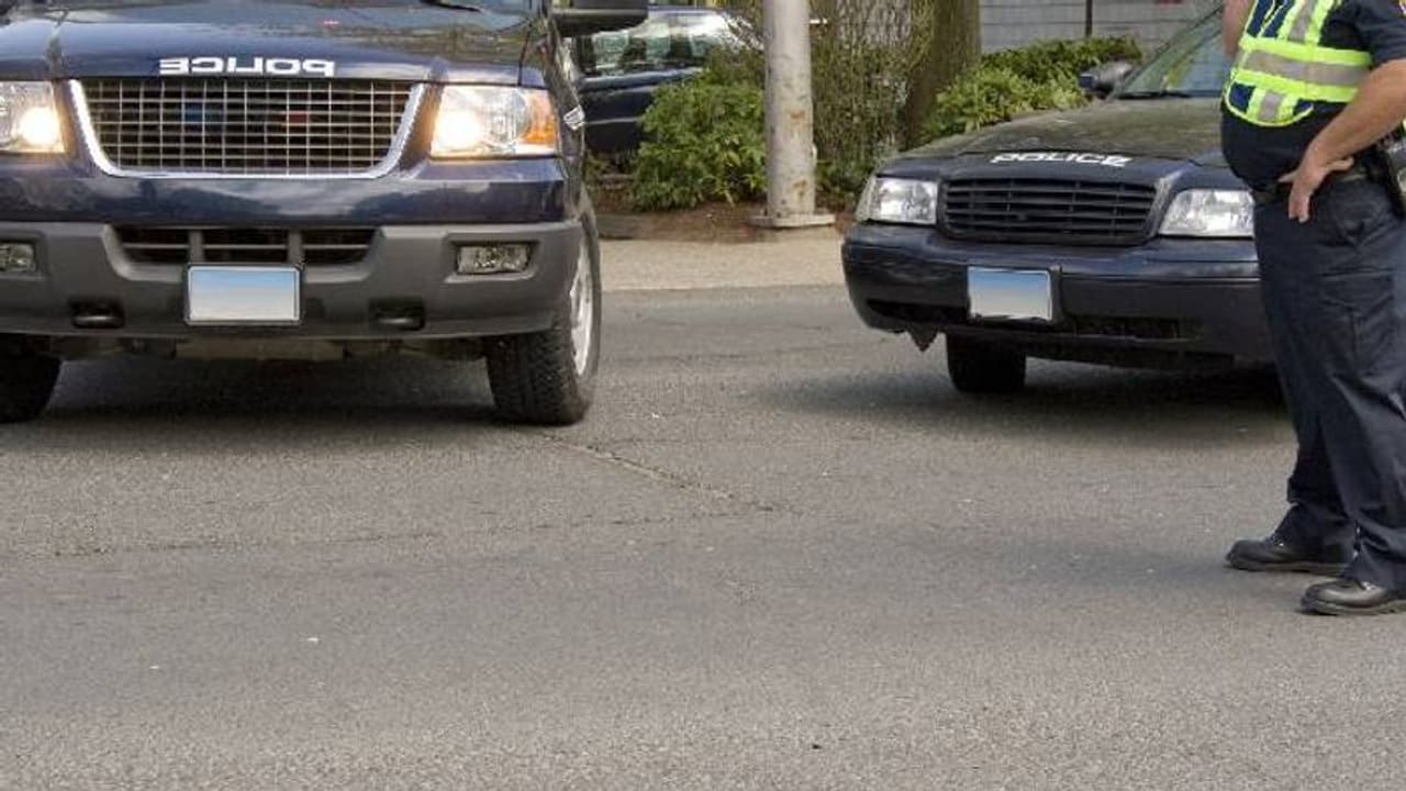 പ്ലാസ്റ്റിക് കൂടിൽ കെട്ടിയനിലയിൽ കരടിയുടെ ജഡം; അമ്പരന്ന് പൊലീസ് പ്ലാസ്റ്റിക് കൂടിൽ കെട്ടിയനിലയിൽ കരടിയുടെ ജഡം; അമ്പരന്ന് പൊലീസ്