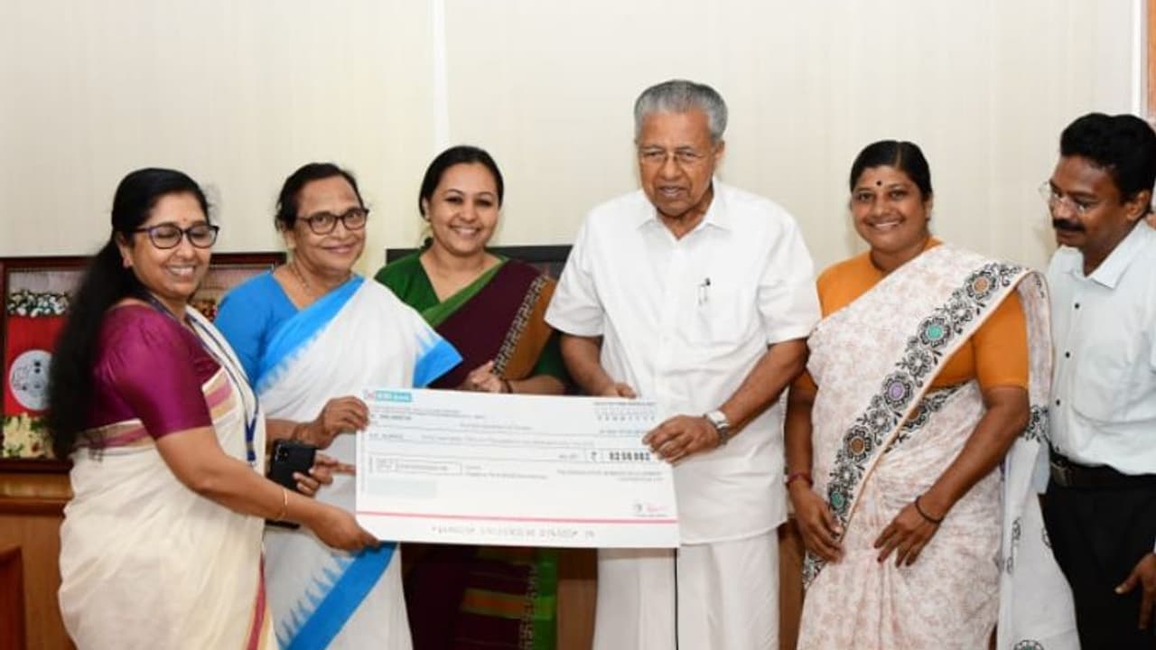 'മികച്ച പ്രവർത്തനം, തുടർച്ചയായ ലാഭം'; വനിതാ വികസന കോർപ്പറേഷൻ 62.56 ലക്ഷം ലാഭവിഹിതം മുഖ്യമന്ത്രിക്ക് കൈമാറി