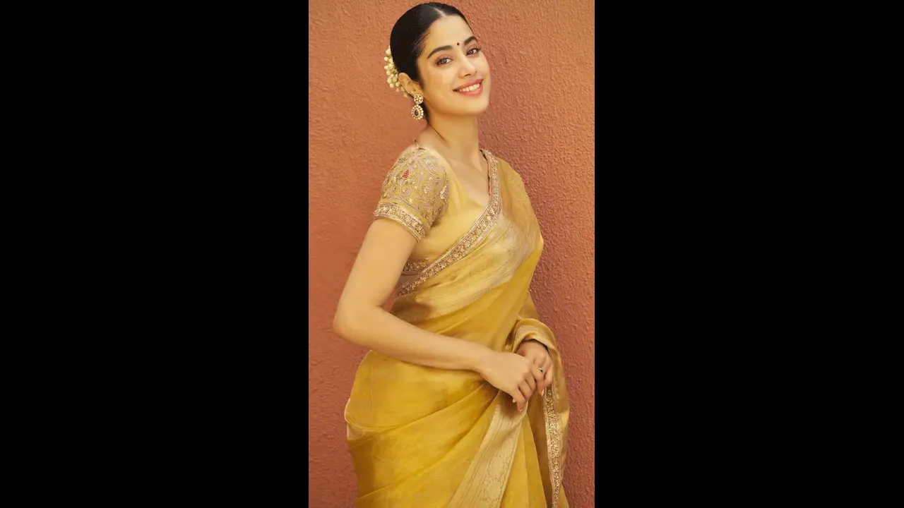 ఫుడ్ పాయిజన్ బారినపడిన జాన్వీ కపూర్... లక్షణాలు ఇవే..! ఫుడ్ పాయిజన్ బారినపడిన జాన్వీ కపూర్... లక్షణాలు ఇవే..!