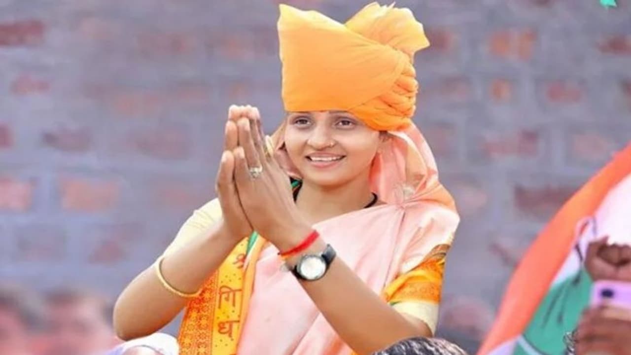 இந்தியாவின் இளம் எம்.பி. சஞ்சனா ஜாதவ்: சுவாரஸ்ய தகவல்கள்!