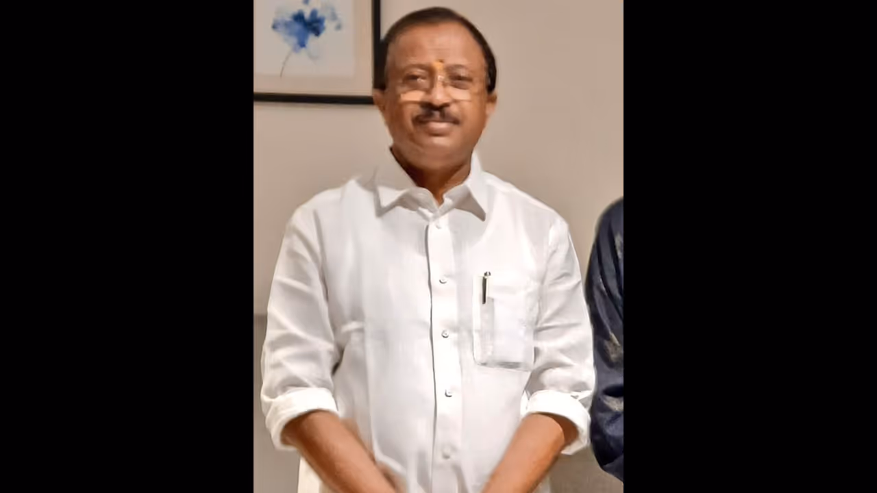 സാമൂഹ്യക്ഷേമ പെൻഷൻ നൽകാൻ പണമില്ലാത്ത സർക്കാർ പിആർഏജൻസിക്ക് പണം നൽകുന്നു, പിആർഡി പിരിച്ചു വിടണം: വി. മുരളീധരന്‍