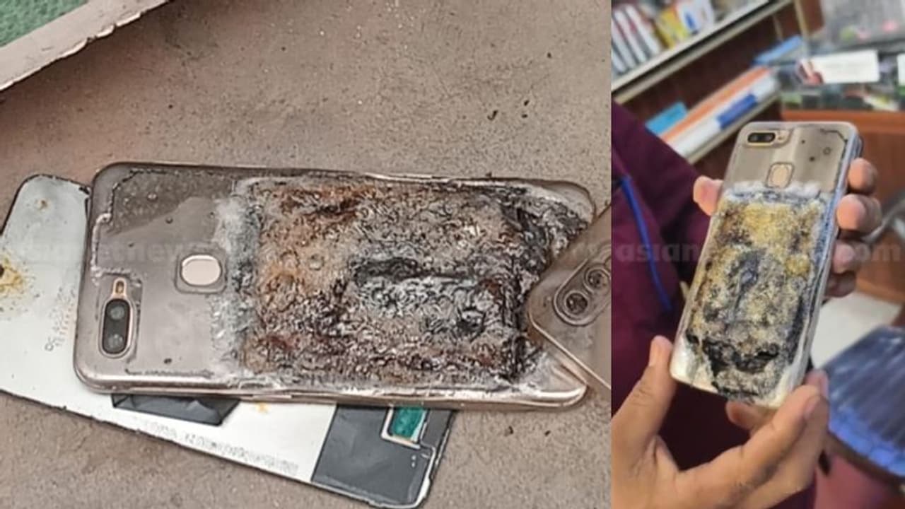 കീശയിലിരുന്ന സ്മാര്ട്ട്ഫോൺ പൊട്ടിത്തെറിച്ചു; കാസര്കോട് യുവാവിന് തുടയിലും കൈക്കും പൊള്ളലേറ്റു കീശയിലിരുന്ന സ്മാര്ട്ട്ഫോൺ പൊട്ടിത്തെറിച്ചു; കാസര്കോട് യുവാവിന് തുടയിലും കൈക്കും പൊള്ളലേറ്റു