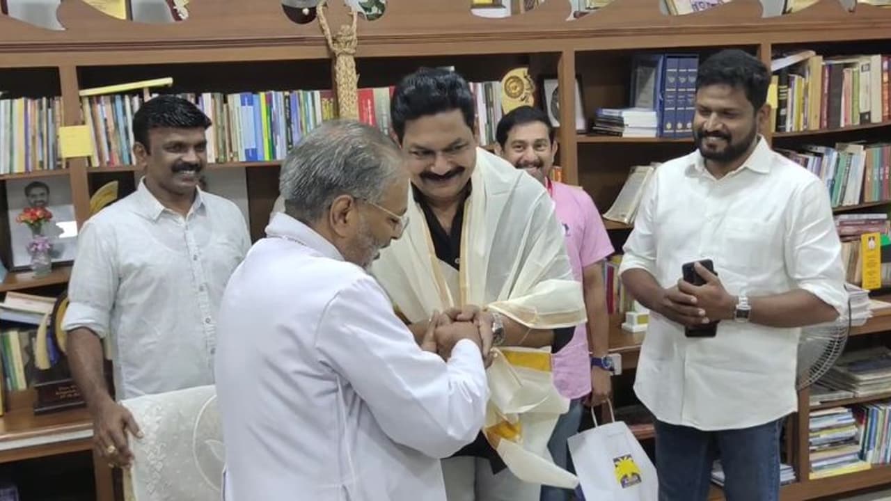 ഐ.സി.എൽ ഫിൻകോർപ് ചെയർമാൻ കെ.ജി അനിൽകുമാറിനെ ആദരിച്ചു ഐ.സി.എൽ ഫിൻകോർപ് ചെയർമാൻ കെ.ജി അനിൽകുമാറിനെ ആദരിച്ചു