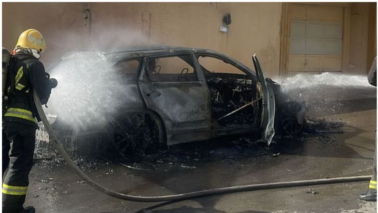 റിയാദിൽ ഓടിക്കൊണ്ടിരുന്ന കാർ കത്തിനശിച്ചു റിയാദിൽ ഓടിക്കൊണ്ടിരുന്ന കാർ കത്തിനശിച്ചു