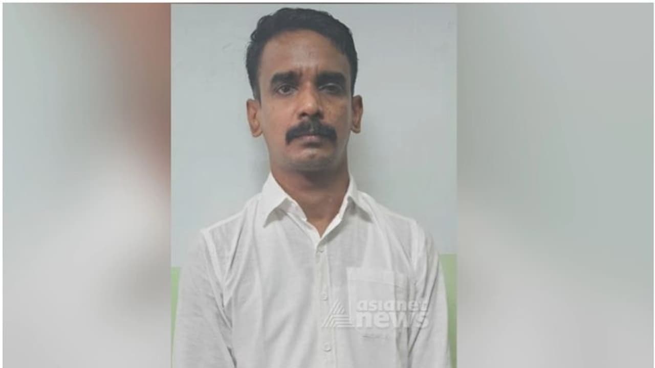 പാനൂർ ബോംബ് സ്ഫോടനക്കേസ്; മുഖ്യസൂത്രധാരൻ പിടിയില്, ചികിത്സയിലായിരുന്ന വിനീഷിന്റെ അറസ്റ്റ് ആശുപത്രി വിട്ടതോടെ പാനൂർ ബോംബ് സ്ഫോടനക്കേസ്; മുഖ്യസൂത്രധാരൻ പിടിയില്, ചികിത്സയിലായിരുന്ന വിനീഷിന്റെ അറസ്റ്റ് ആശുപത്രി വിട്ടതോടെ