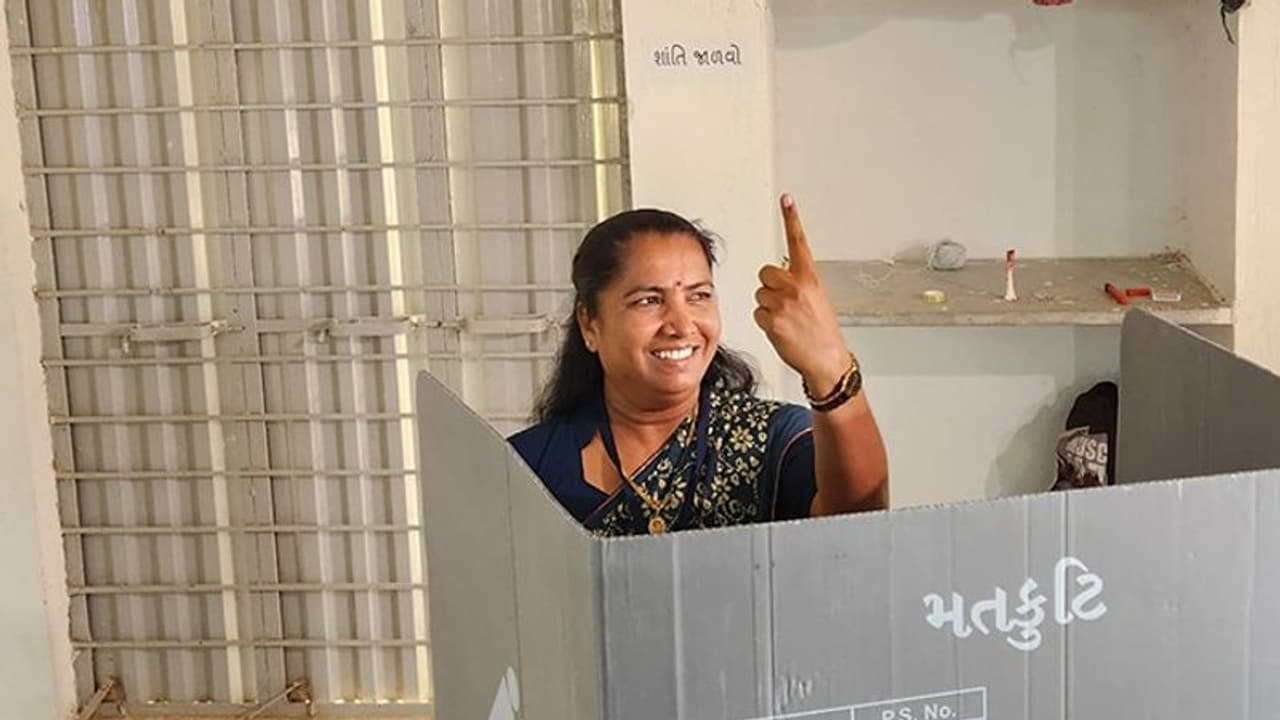 Meet Geniben Thakor, the Congress leader who broke party's Gujarat jinx with crowdsourced campaign Meet Geniben Thakor, the Congress leader who broke party's Gujarat jinx with crowdsourced campaign