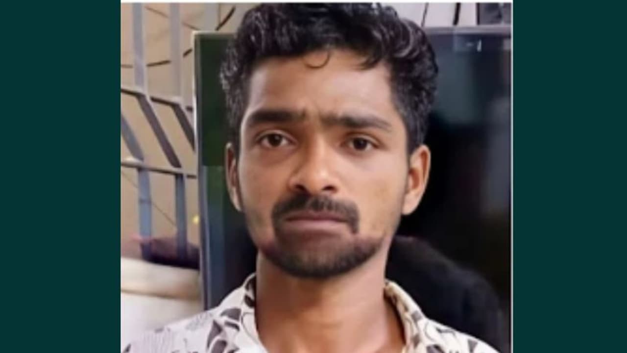 നാട്ടുകാർക്ക് തീരാ തലവേദന, യുവാവിനെകൊണ്ട് പൊറുതിമുട്ടി; 6 മാസത്തേക്ക് കാപ്പ ചുമത്തി നാടുകടത്തി പൊലീസ് നാട്ടുകാർക്ക് തീരാ തലവേദന, യുവാവിനെകൊണ്ട് പൊറുതിമുട്ടി; 6 മാസത്തേക്ക് കാപ്പ ചുമത്തി നാടുകടത്തി പൊലീസ്