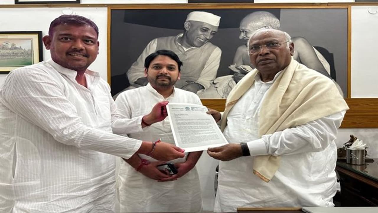 இந்தியா கூட்டணி எம்.பி.க்களின் எண்ணிக்கை உயர்வு: யார் இந்த சுயேச்சை விஷால் பாட்டீல்?