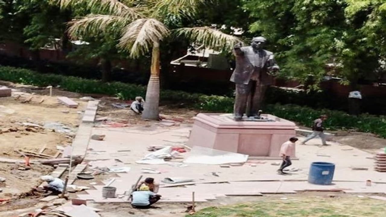 சுதந்திர போராட்ட தியாகிகள், தலைவர்கள் சிலைகள் அகற்றம்? மக்களவை செயலகம் விளக்கம்! சுதந்திர போராட்ட தியாகிகள், தலைவர்கள் சிலைகள் அகற்றம்? மக்களவை செயலகம் விளக்கம்!