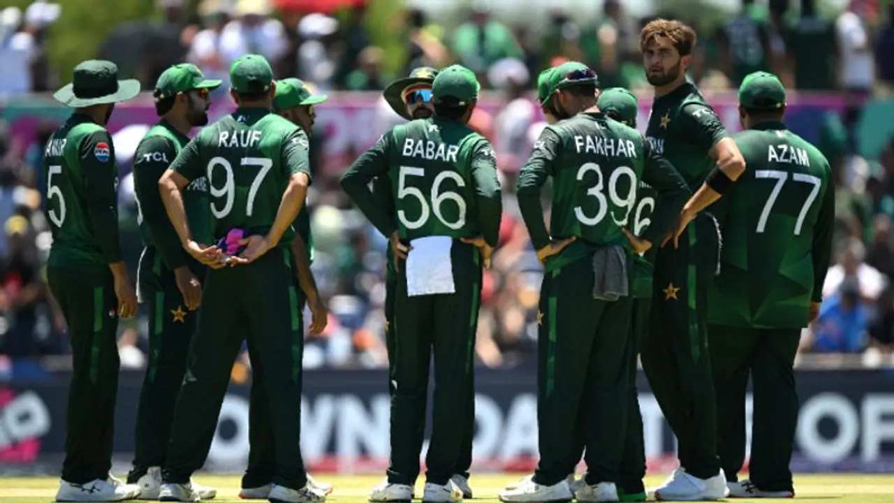 നാണംകെട്ട പുറത്താകൽ: സീനിയര് താരങ്ങൾക്കെതിരെ കടുത്ത നടപടിക്കൊരുങ്ങി പാകിസ്ഥാന്; പ്രതിഫലം വെട്ടിക്കുറക്കും നാണംകെട്ട പുറത്താകൽ: സീനിയര് താരങ്ങൾക്കെതിരെ കടുത്ത നടപടിക്കൊരുങ്ങി പാകിസ്ഥാന്; പ്രതിഫലം വെട്ടിക്കുറക്കും