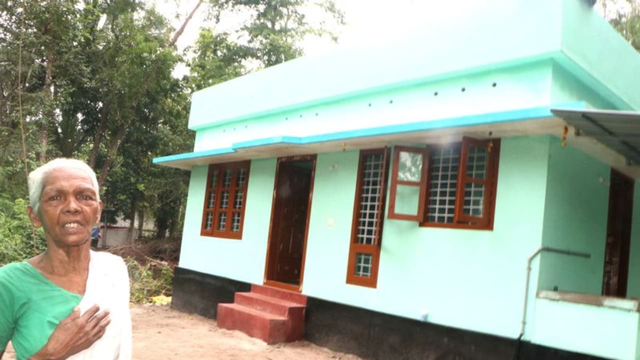 ഏറെക്കാലകത്തെ കാത്തിരിപ്പ്, ഒടുവിൽ തടസ്സങ്ങൾ നീങ്ങി; ജാനുവിന് ഇനി സ്വന്തം വീട്ടിൽ അന്തിയുറങ്ങാം ഏറെക്കാലകത്തെ കാത്തിരിപ്പ്, ഒടുവിൽ തടസ്സങ്ങൾ നീങ്ങി; ജാനുവിന് ഇനി സ്വന്തം വീട്ടിൽ അന്തിയുറങ്ങാം