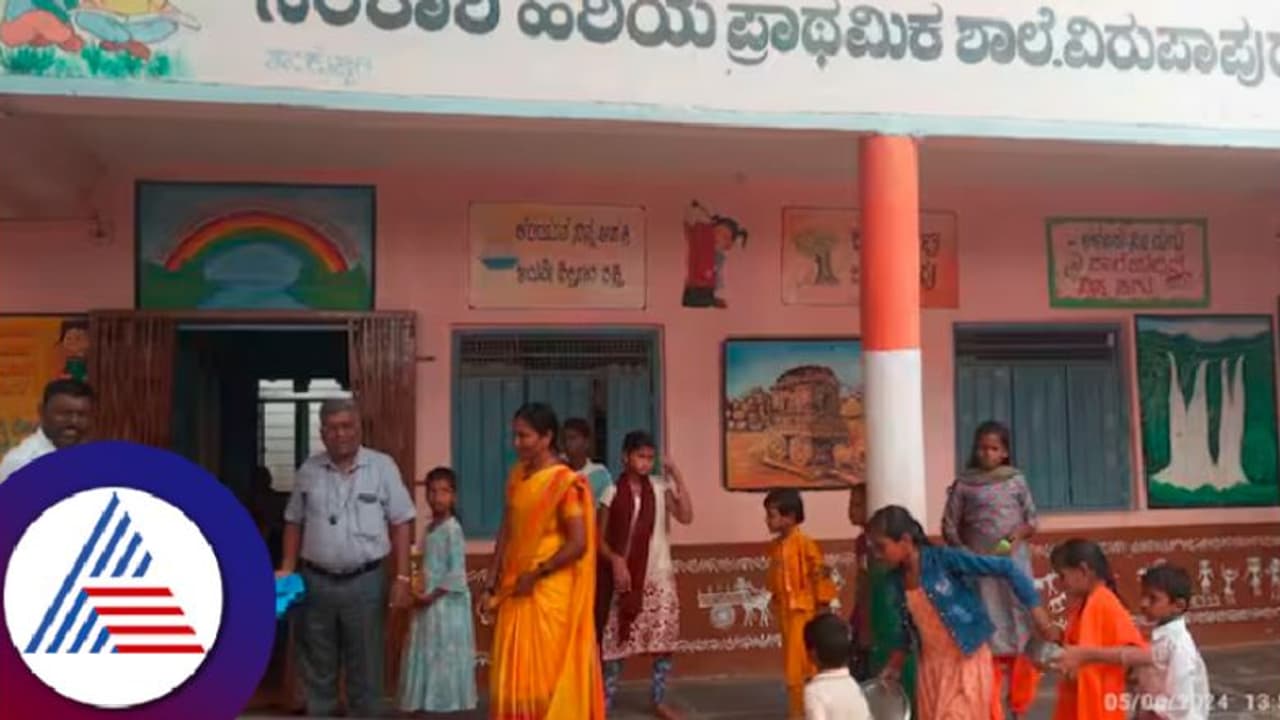 ಕುರಿ ಕಾಯುತ್ತಿದ್ದ ಮಕ್ಕಳನ್ನು ಶಾಲೆಗೆ ಕರೆ ತಂದ ಕುಷ್ಟಗಿ ಬಿಇಒ! ಸಾರ್ವಜನಿಕರಿಂದ ಮೆಚ್ಚುಗೆ ಕುರಿ ಕಾಯುತ್ತಿದ್ದ ಮಕ್ಕಳನ್ನು ಶಾಲೆಗೆ ಕರೆ ತಂದ ಕುಷ್ಟಗಿ ಬಿಇಒ! ಸಾರ್ವಜನಿಕರಿಂದ ಮೆಚ್ಚುಗೆ