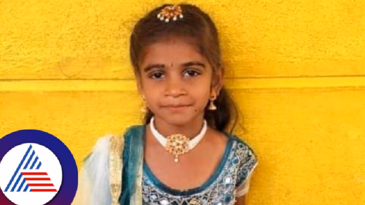 ಬೆಳಗ್ಗೆ ಶಾಲೆಗೆ ಹೋಗಿದ್ದ ಬಾಲಕಿ ವಿದ್ಯುತ್ ಕಂಬ ಸ್ಪರ್ಶಿಸಿ ದಾರುಣ ಸಾವು! ಬೆಳಗ್ಗೆ ಶಾಲೆಗೆ ಹೋಗಿದ್ದ ಬಾಲಕಿ ವಿದ್ಯುತ್ ಕಂಬ ಸ್ಪರ್ಶಿಸಿ ದಾರುಣ ಸಾವು!