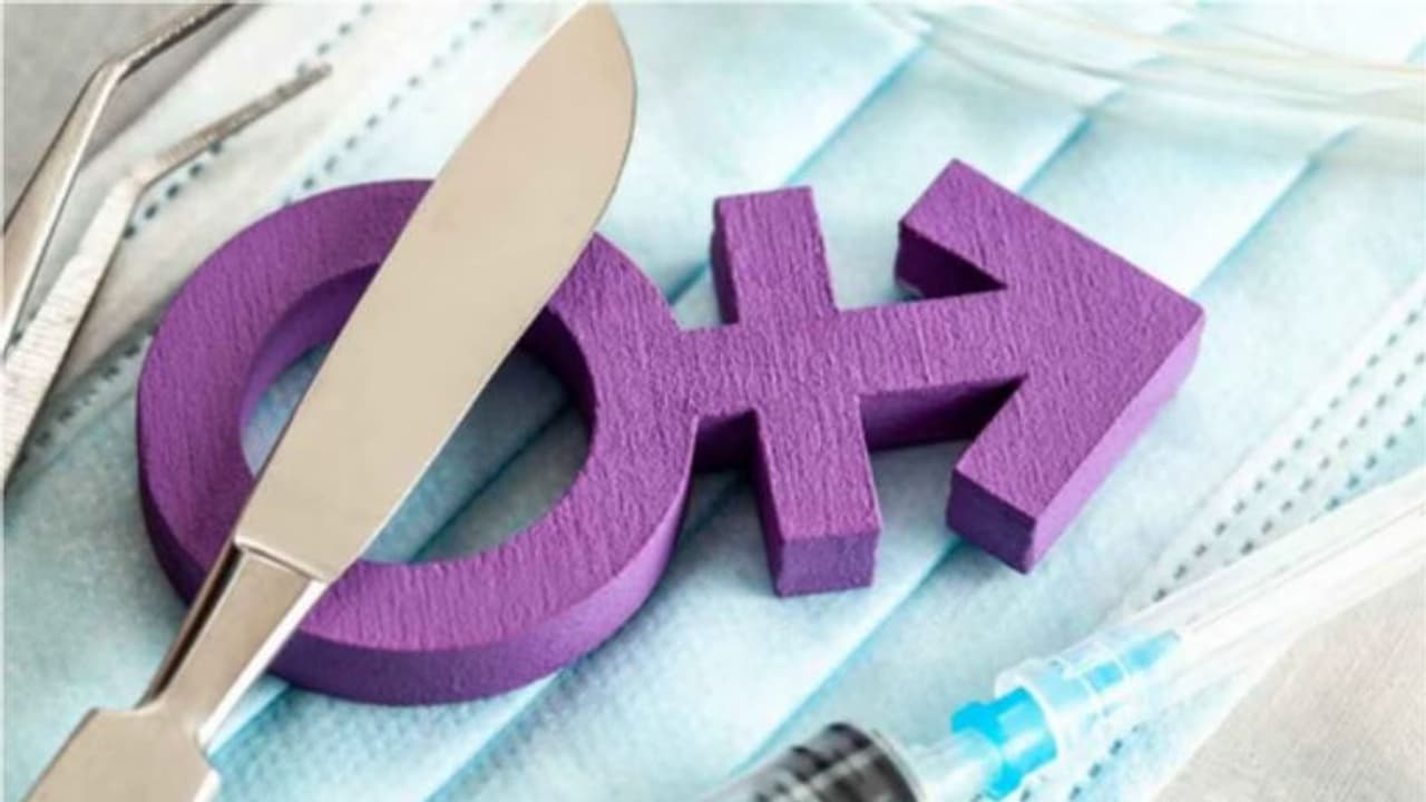 ലിംഗമാറ്റ ശസ്ത്രക്രിയയിൽ പിഴവെന്ന് പരാതി,മനുഷ്യാവകാശ കമ്മീഷന് ഇടപെട്ടു, സർക്കാർ 306772 രൂപ സഹായം അനുവദിച്ചു ലിംഗമാറ്റ ശസ്ത്രക്രിയയിൽ പിഴവെന്ന് പരാതി,മനുഷ്യാവകാശ കമ്മീഷന് ഇടപെട്ടു, സർക്കാർ 306772 രൂപ സഹായം അനുവദിച്ചു