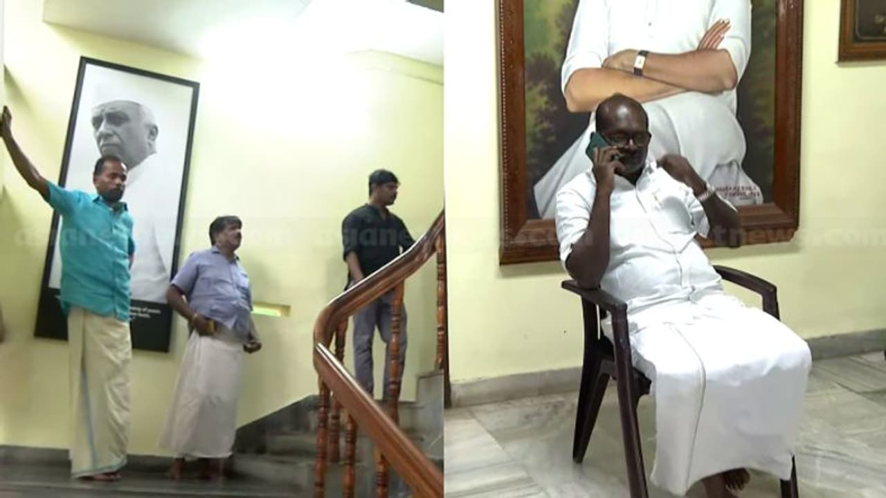 തൃശ്ശൂര് ഡിസിസി ഓഫീസിൽ കയ്യാങ്കളി: കെ മുരളീധരൻറെ അനുയായിയെ കൈയ്യേറ്റം ചെയ്തെന്ന് പരാതി തൃശ്ശൂര് ഡിസിസി ഓഫീസിൽ കയ്യാങ്കളി: കെ മുരളീധരൻറെ അനുയായിയെ കൈയ്യേറ്റം ചെയ്തെന്ന് പരാതി