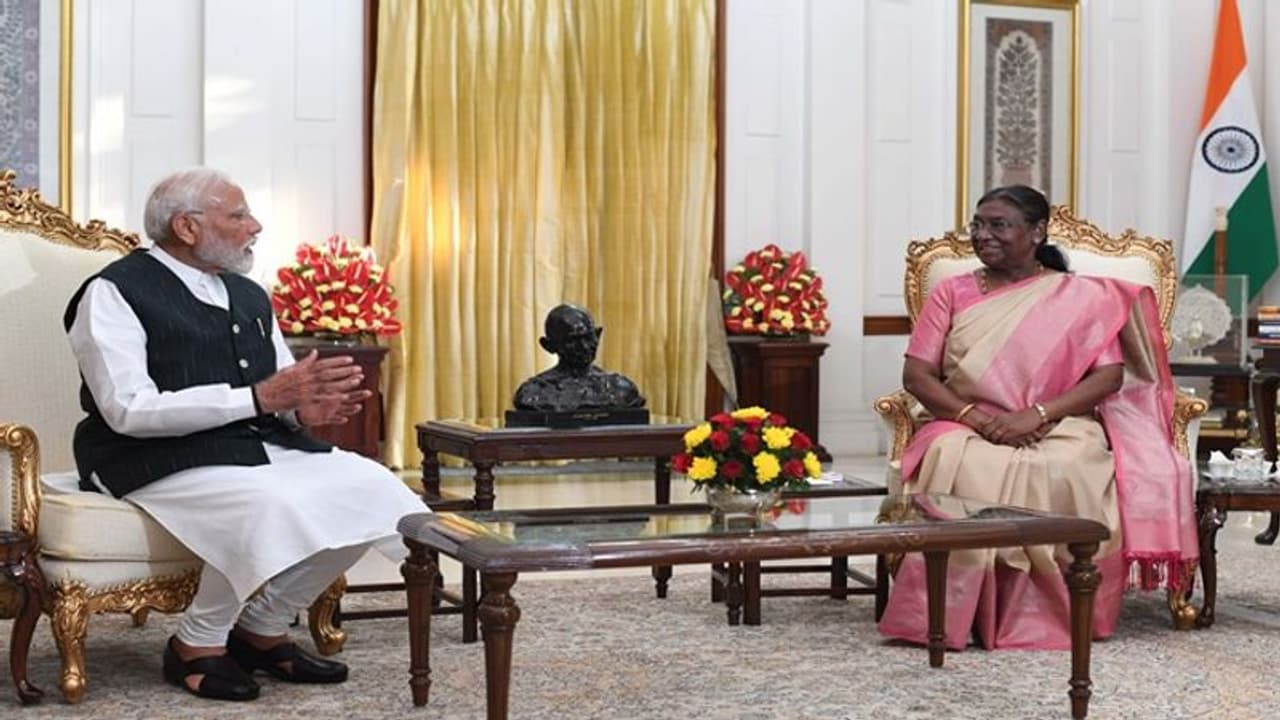 ஆட்சி அமைக்க உரிமை கோரினார் நரேந்திர மோடி!