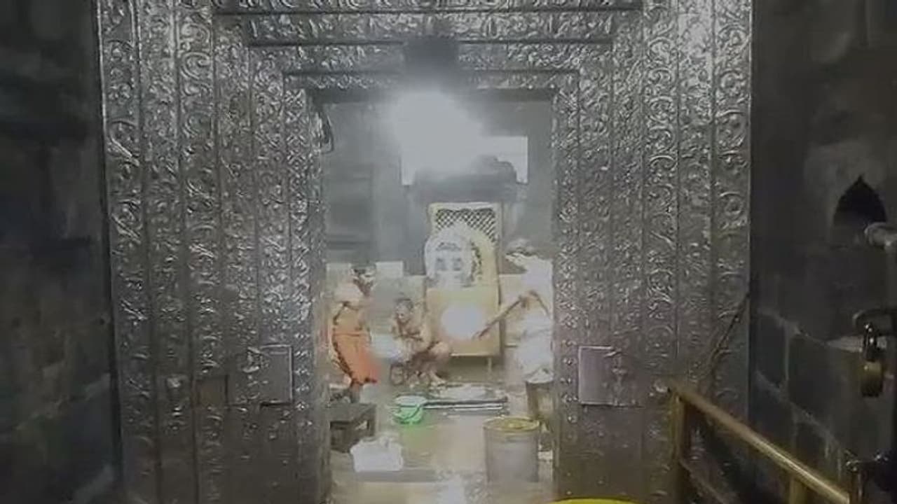 ಉತ್ತರ ಕನ್ನಡದಲ್ಲಿ ಭಾರೀ ಮಳೆ: ಗೋಕರ್ಣದ ಮಹಾಬಲೇಶ್ವರ ದೇವಸ್ಥಾನಕ್ಕೆ ನುಗ್ಗಿದ ಕೊಳಚೆ ನೀರು 