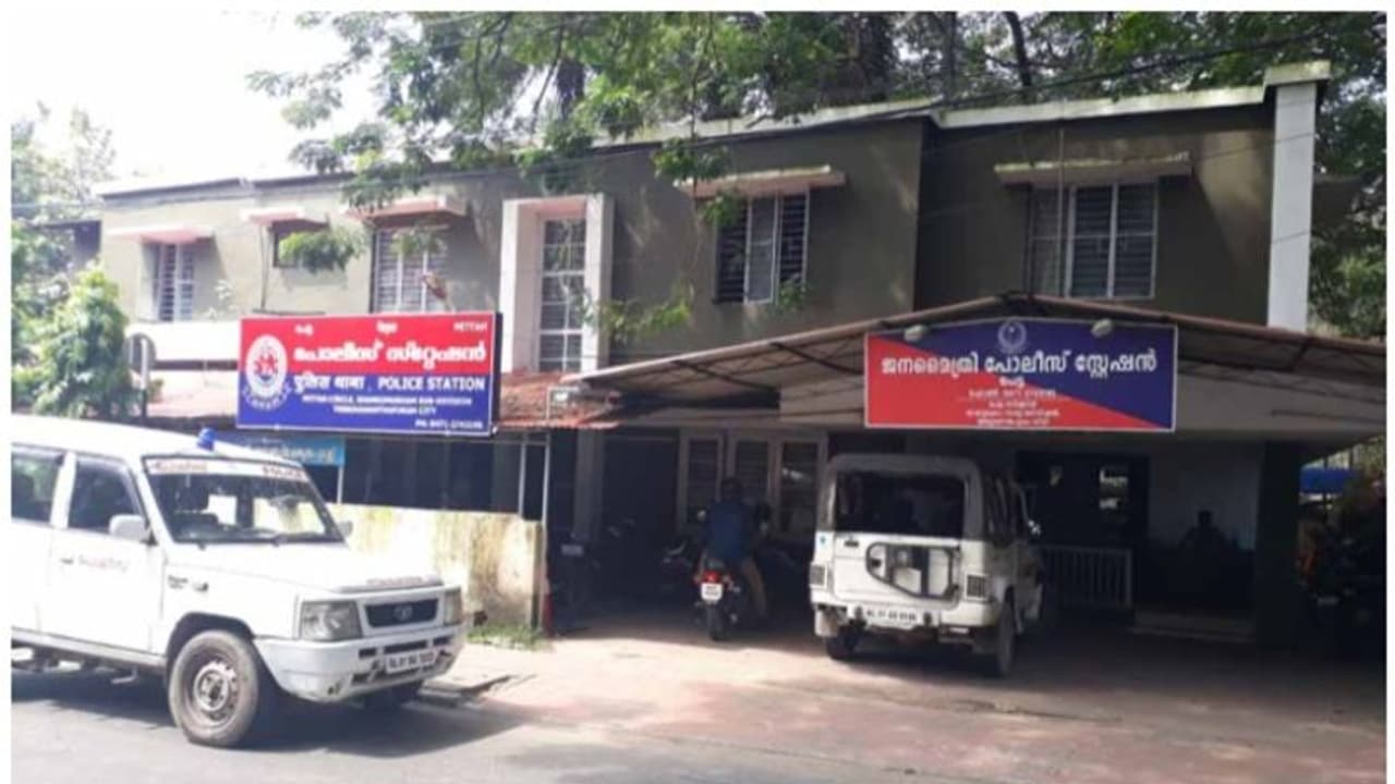 ഫോണിലൂടെ വന്ന കെണി; തലസ്ഥാനത്തെ പ്രമുഖ ഗൈനക്കോളജിസ്റ്റിന് ഒന്നര കോടി രൂപ നഷ്ടമായി, പൊലീസ് അന്വഷണം തുടങ്ങി ഫോണിലൂടെ വന്ന കെണി; തലസ്ഥാനത്തെ പ്രമുഖ ഗൈനക്കോളജിസ്റ്റിന് ഒന്നര കോടി രൂപ നഷ്ടമായി, പൊലീസ് അന്വഷണം തുടങ്ങി