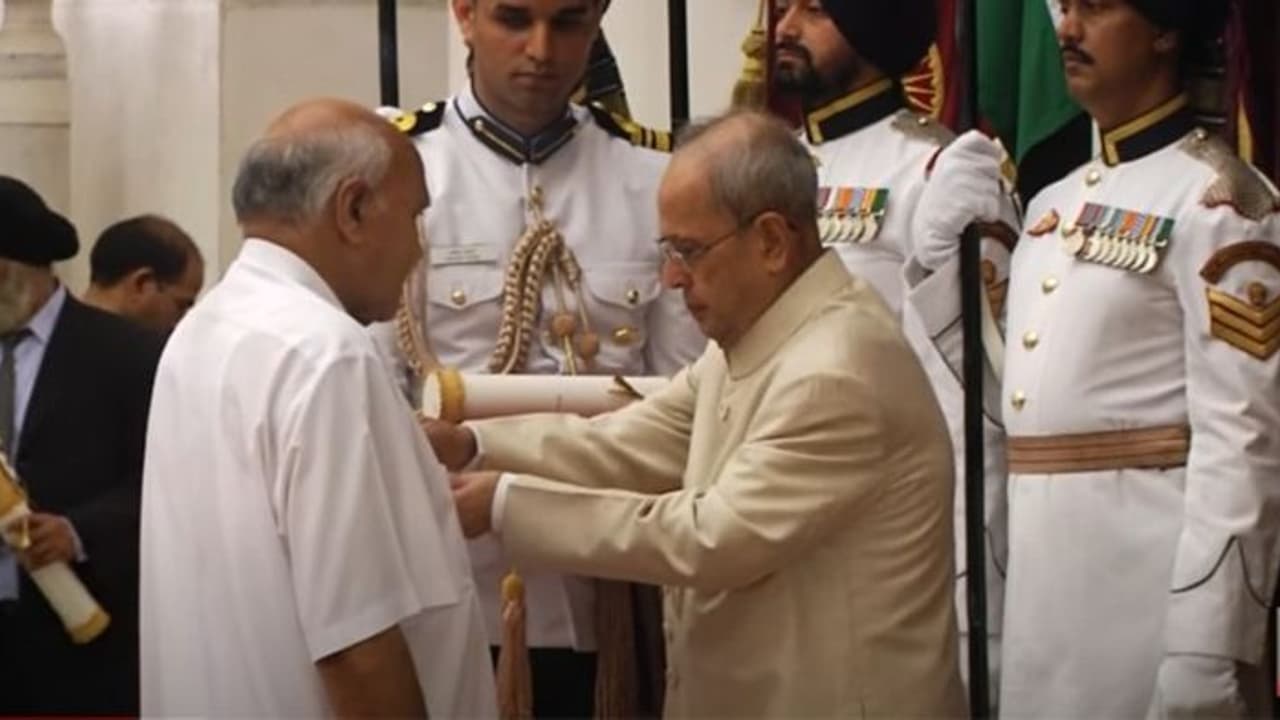 రామోజీ ఎన్ని సినిమాలు నిర్మించారో తెలుసా..? అవార్డులెన్ని అందుకున్నారు..? రామోజీ ఎన్ని సినిమాలు నిర్మించారో తెలుసా..? అవార్డులెన్ని అందుకున్నారు..?