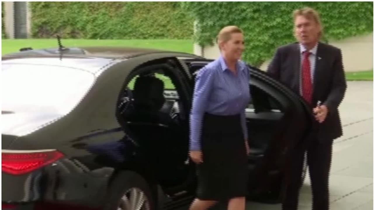 ഡെൻമാർക്ക് പ്രധാനമന്ത്രിക്കു നേരെ ആക്രമണം; അടിയേറ്റത് കോപ്പൻഹേഗനിലെ ചത്വരത്തിൽ വെച്ച്, ഒരാൾ കസ്റ്റഡിയിൽ ഡെൻമാർക്ക് പ്രധാനമന്ത്രിക്കു നേരെ ആക്രമണം; അടിയേറ്റത് കോപ്പൻഹേഗനിലെ ചത്വരത്തിൽ വെച്ച്, ഒരാൾ കസ്റ്റഡിയിൽ