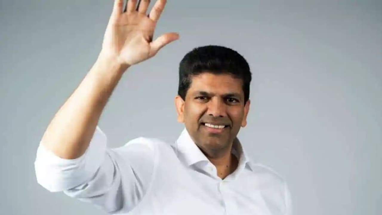 രാജ്യത്തെ ഏറ്റവും സമ്പന്നനായ എംപി മന്ത്രി സ്ഥാനത്തേക്ക്? ചർച്ച സജീവമാക്കി ടിഡിപി, 6 മന്ത്രിമാർക്കായി വിലപേശും രാജ്യത്തെ ഏറ്റവും സമ്പന്നനായ എംപി മന്ത്രി സ്ഥാനത്തേക്ക്? ചർച്ച സജീവമാക്കി ടിഡിപി, 6 മന്ത്രിമാർക്കായി വിലപേശും