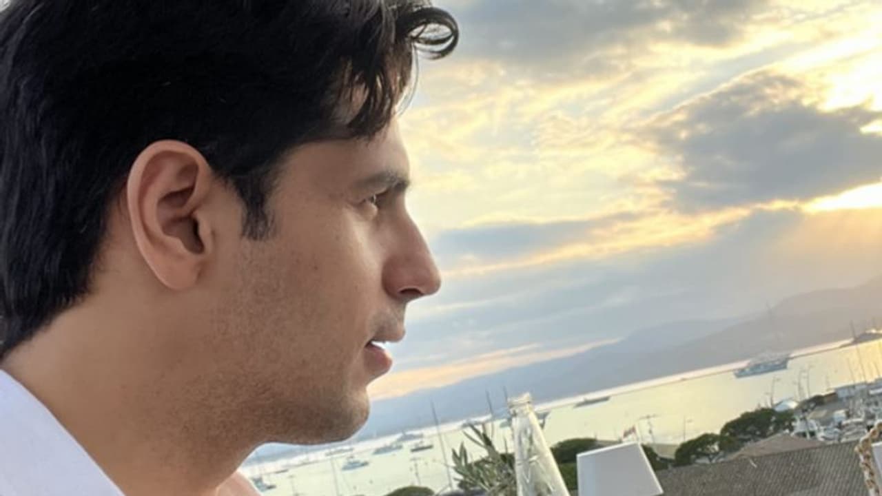 സ്റ്റൈലിഷായി നടൻ സിദ്ധാര്‍ഥ് മല്‍ഹോത്ര, ഫോട്ടോ ഹിറ്റാക്കി ആരാധകര്‍