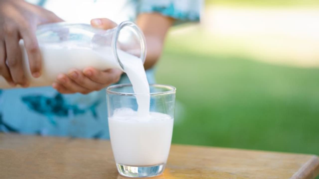 പാല് കുടിക്കാറില്ലേ? സാരമില്ല, കാത്സ്യം ലഭിക്കാന് ഇവ കഴിച്ചാല് മതിയാകും പാല് കുടിക്കാറില്ലേ? സാരമില്ല, കാത്സ്യം ലഭിക്കാന് ഇവ കഴിച്ചാല് മതിയാകും