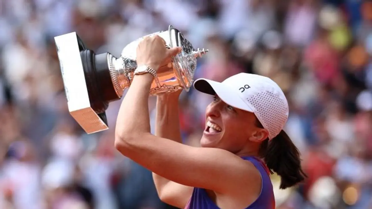 ഫ്രഞ്ച് ഓപ്പണ്‍: വനിതാ കിരീടം ഇഗ സ്വിയടെക്ക് നിലനിര്‍ത്തി! ഇറ്റാലിയന്‍ താരത്തിനെതിരെ ഏകപക്ഷീയ ജയം