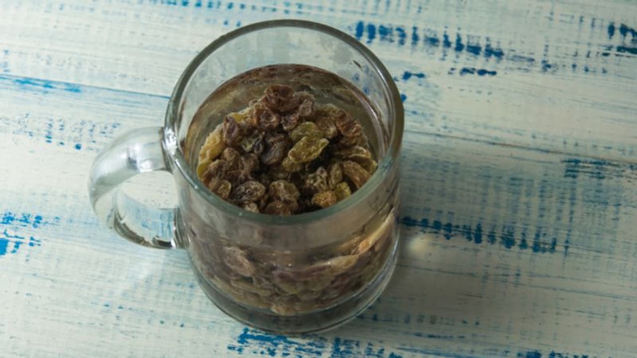 ഉണക്കമുന്തിരി കുതിര്‍ത്ത് കഴിക്കണമെന്ന് പറയുന്നതിന്‍റെ കാരണങ്ങള്‍... 