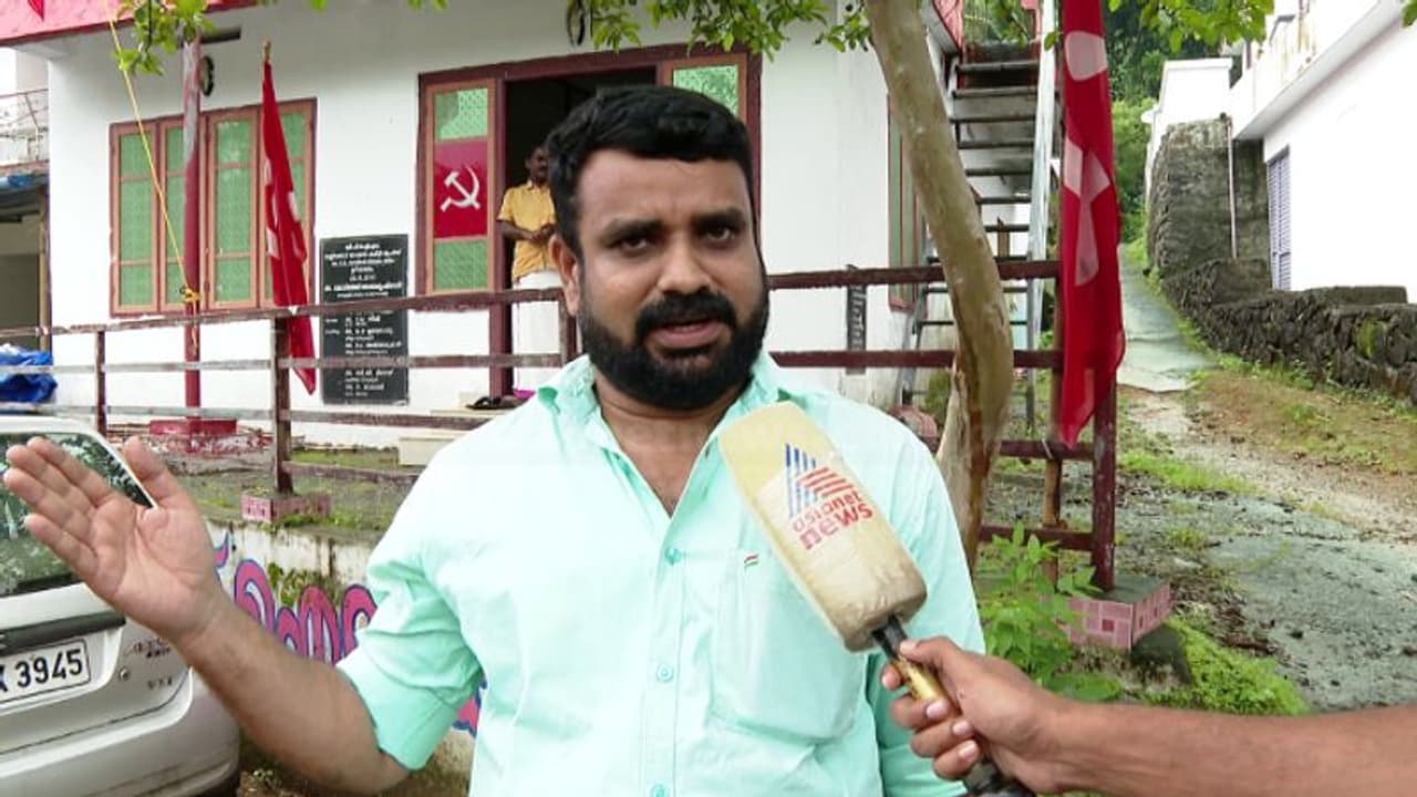 വനം വകുപ്പ് ഉദ്യോഗസ്ഥൻ്റെ കൈ വെട്ടുമെന്ന പ്രസംഗം: ഇനിയും അങ്ങനെ തന്നെ പറയുമെന്ന് സിപിഎം ലോക്കൽ സെക്രട്ടറി വനം വകുപ്പ് ഉദ്യോഗസ്ഥൻ്റെ കൈ വെട്ടുമെന്ന പ്രസംഗം: ഇനിയും അങ്ങനെ തന്നെ പറയുമെന്ന് സിപിഎം ലോക്കൽ സെക്രട്ടറി