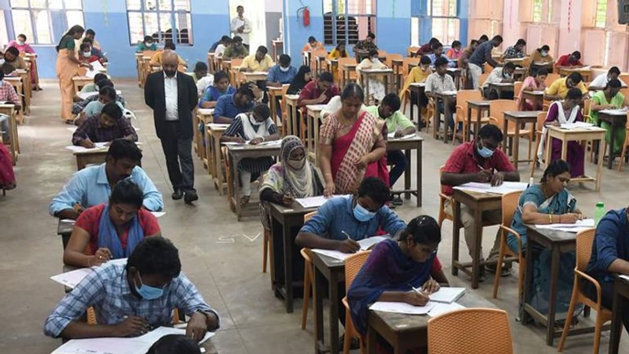 TNPSC Group 4 Exam: இன்று நடைபெறுகிறது குரூப் 4 தேர்வு... 6,244 பணிக்கு 20 லட்சம் பேர் போட்டா போட்டி..!