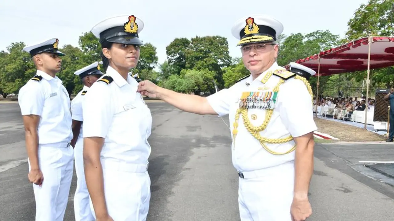 Sub Lt Anamika Rajeev becomes Indian Navy's first woman helicopter pilot, awarded prestigious 'Golden Wings' Sub Lt Anamika Rajeev becomes Indian Navy's first woman helicopter pilot, awarded prestigious 'Golden Wings'