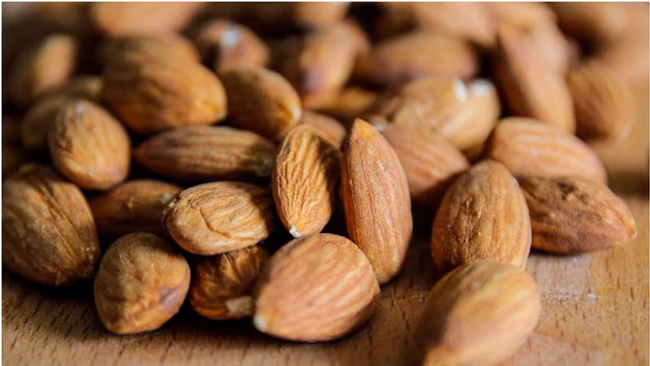ദിവസവും രാവിലെ മൂന്ന് ബദാം വീതം കഴിക്കൂ; അറിയാം ഗുണങ്ങള് ദിവസവും രാവിലെ മൂന്ന് ബദാം വീതം കഴിക്കൂ; അറിയാം ഗുണങ്ങള്