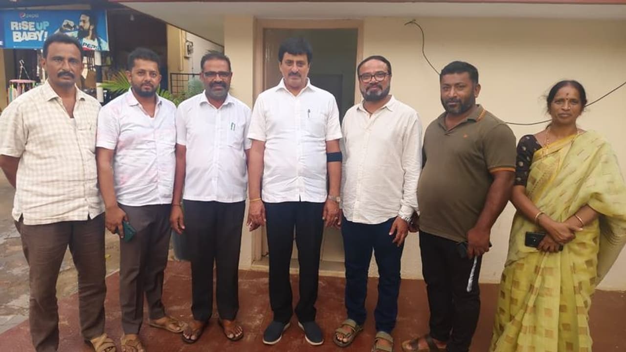 ಚನ್ನಪಟ್ಟಣದಲ್ಲಿ ಗರಿಗೆದರಿದ ರಾಜಕೀಯ ಚಟುವಟಿಕೆ ಚನ್ನಪಟ್ಟಣದಲ್ಲಿ ಗರಿಗೆದರಿದ ರಾಜಕೀಯ ಚಟುವಟಿಕೆ