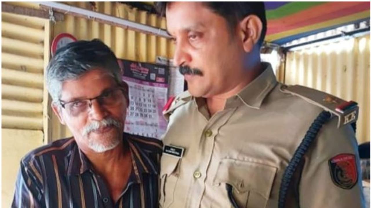 കാട് വെട്ടിത്തെളിക്കുന്നതിനിടെ വൈദ്യുതാഘാതമേറ്റു; തൊഴിലാളിക്ക് രക്ഷകരായി എക്സൈസ് ഉദ്യോഗസ്ഥർ കാട് വെട്ടിത്തെളിക്കുന്നതിനിടെ വൈദ്യുതാഘാതമേറ്റു; തൊഴിലാളിക്ക് രക്ഷകരായി എക്സൈസ് ഉദ്യോഗസ്ഥർ